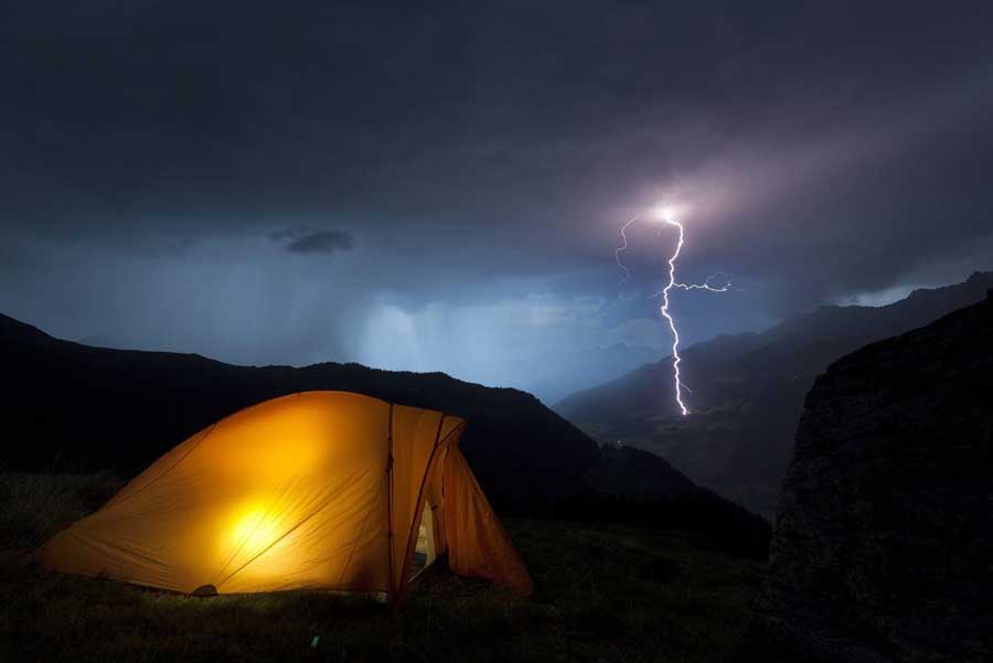 چادر زدن در رعد و برق