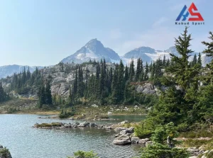 راهنمای کامل کوهنوردی در تابستان ۱۴۰۴: از تجهیزات سبک تا نکات بقا در گرما