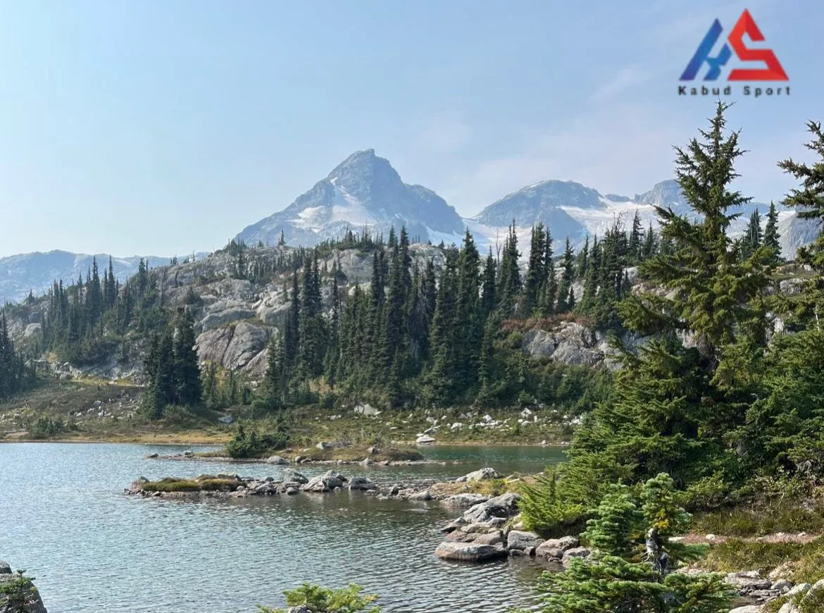 راهنمای کامل کوهنوردی در تابستان ۱۴۰۴: از تجهیزات سبک تا نکات بقا در گرما